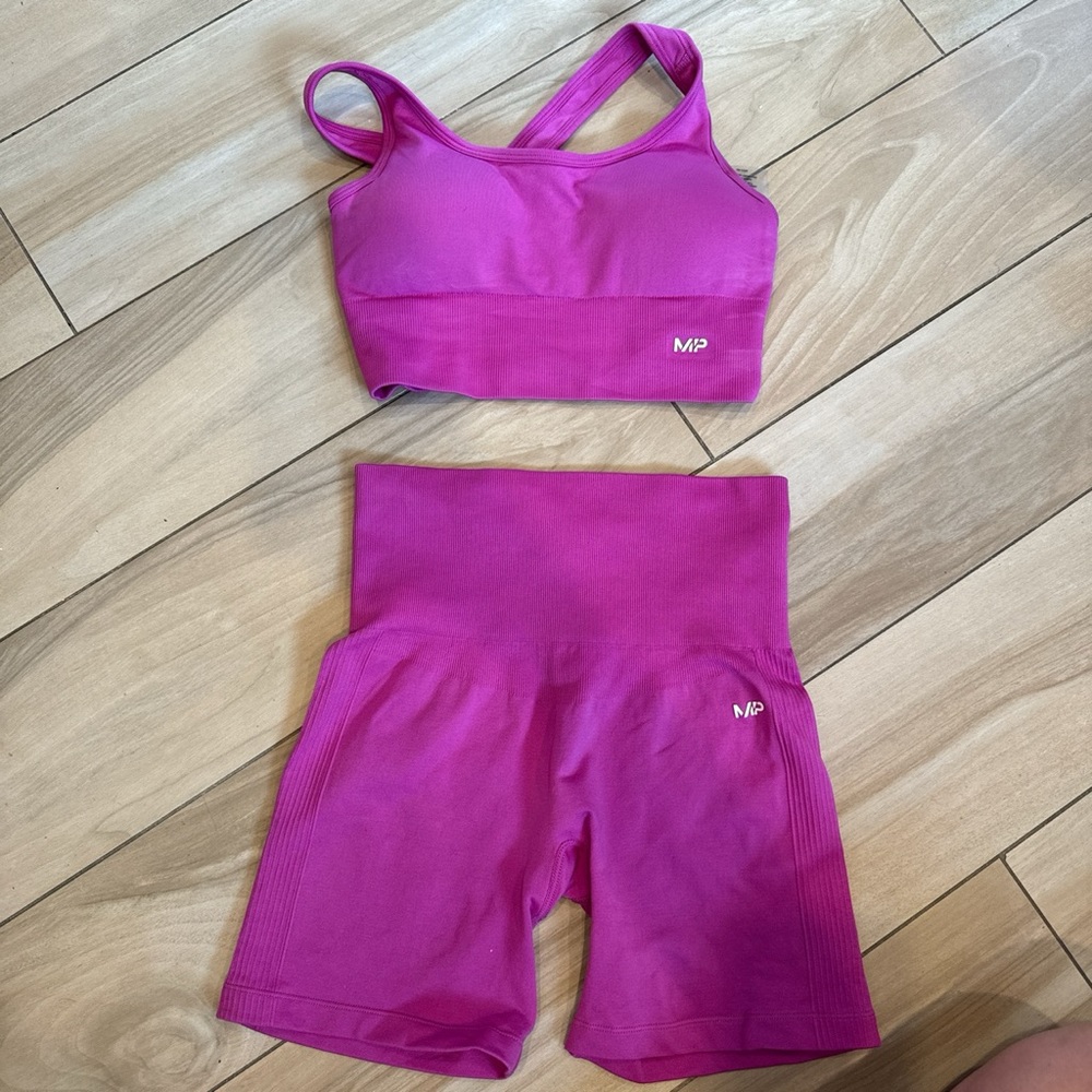 My Protein workout set
Sports bra - size XS but fits like S
Shorts - size small